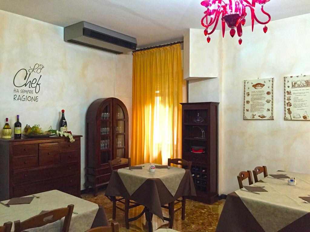 Hotel Villa Serena Кастрокаро-Терме Экстерьер фото